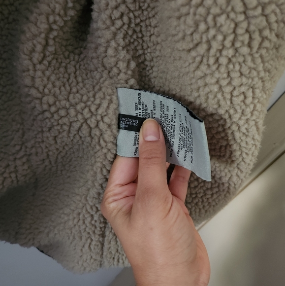 Levi's Women's Asymmetrical Sherpa Lined Faux Leather Jacket with Hood - EUC - Picture 9 of 9